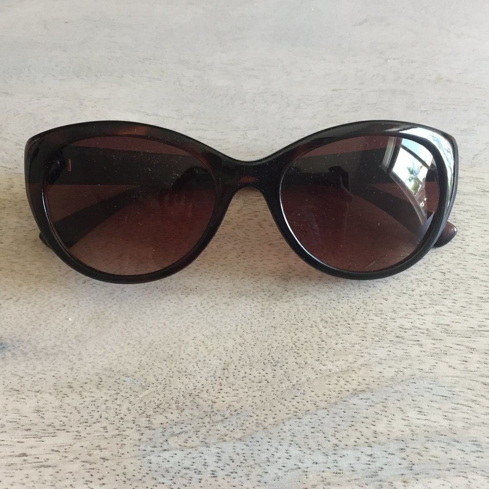 O by Oscar De La Renta Cat Eye Sunglasses